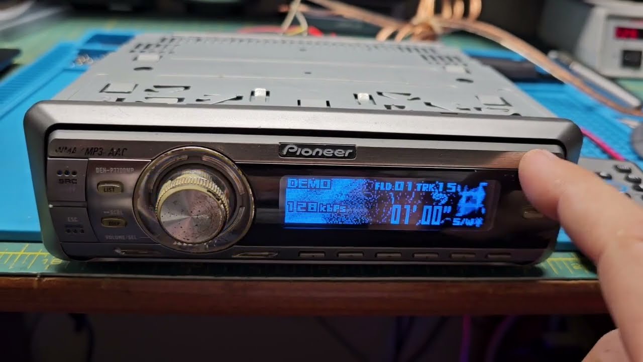 Pioneer Old School Car Audio in Dash CD Flip Face Dolphin Radio DEH-P7700MP
