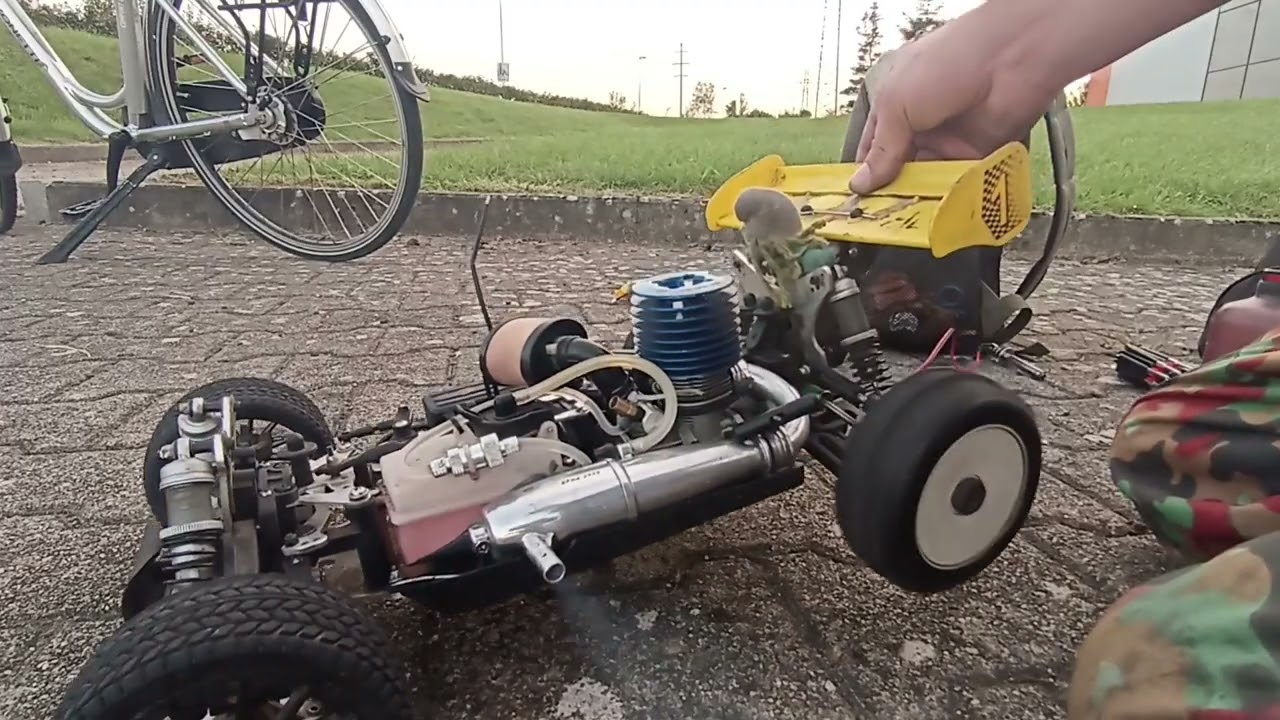 Rex-X von Reely mit dem Z.28R Nitro Motor. Geht