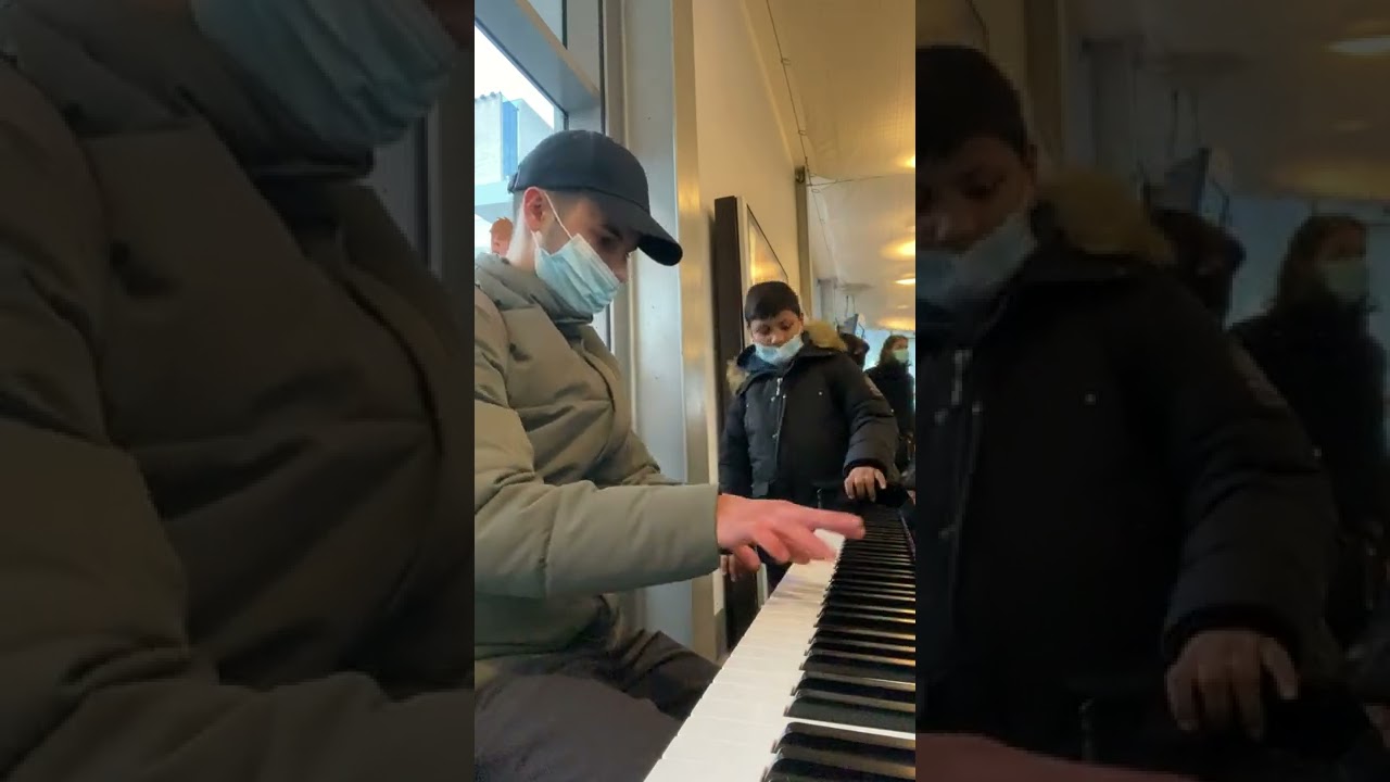 Piano gare de Grenoble moment cool plus applaudissements