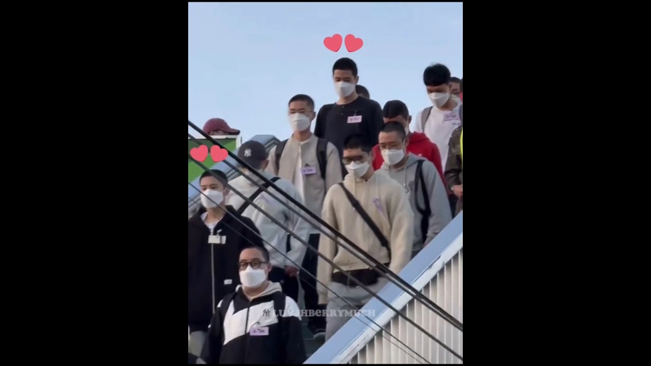 Woah, they both enlisted at the same time  