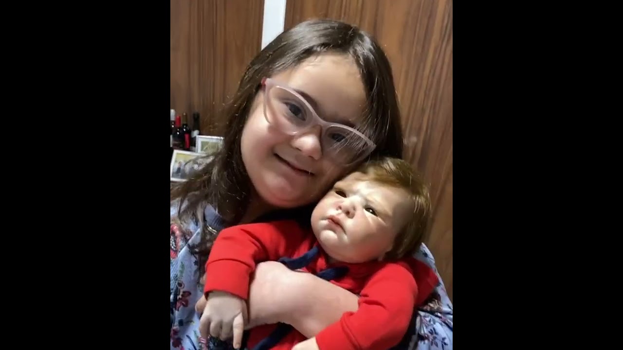 Mariana ganhou um bebê reborn!