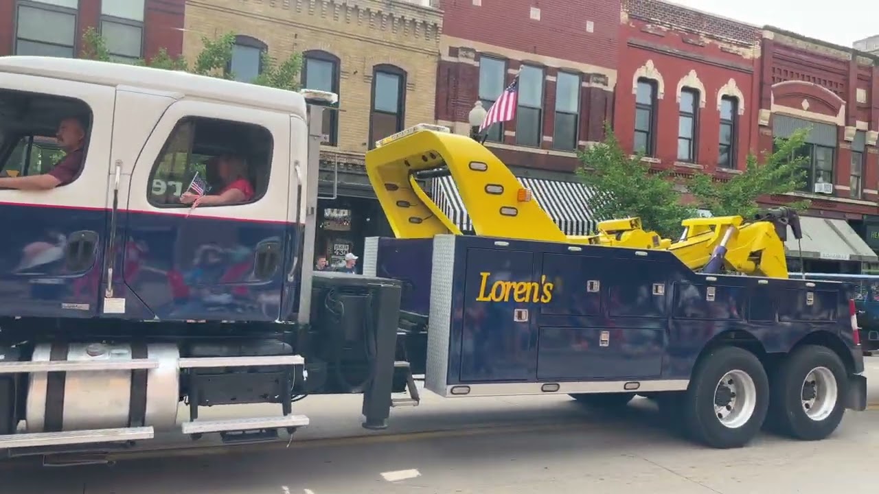 2025 Oshkosh Wisconsin 4 th of July 🧨💥in downtown 