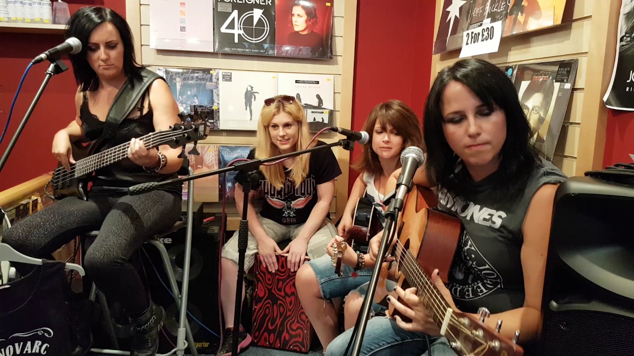 JOANovARC performing 