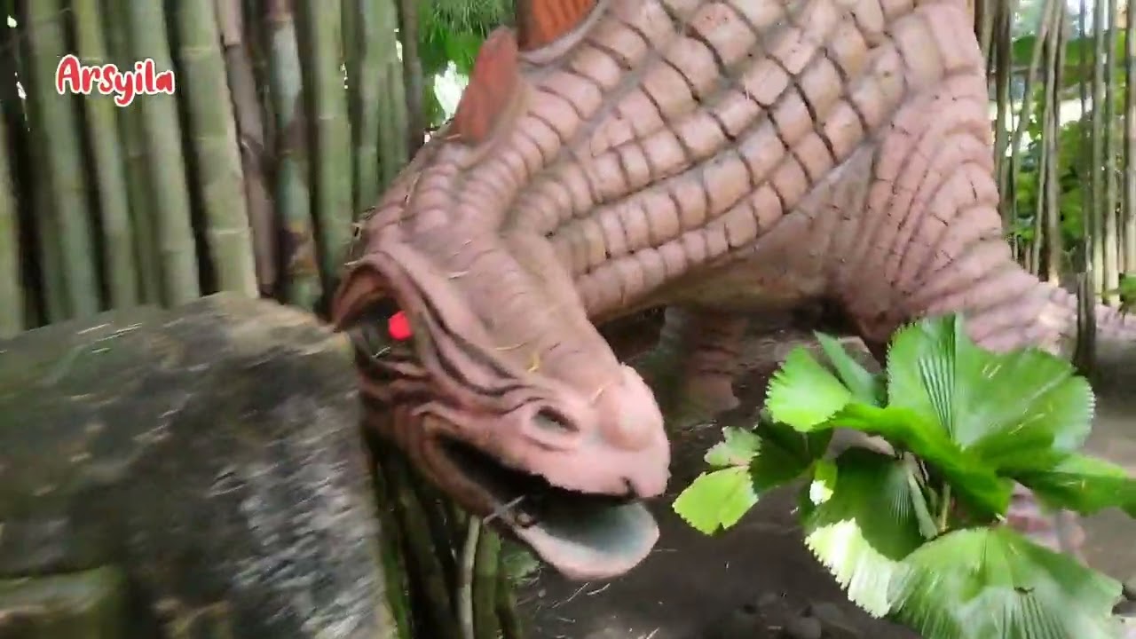 Arsyila Bertemu Dinosaurus di Jurrasic Park Kids Fun Yogyakarta