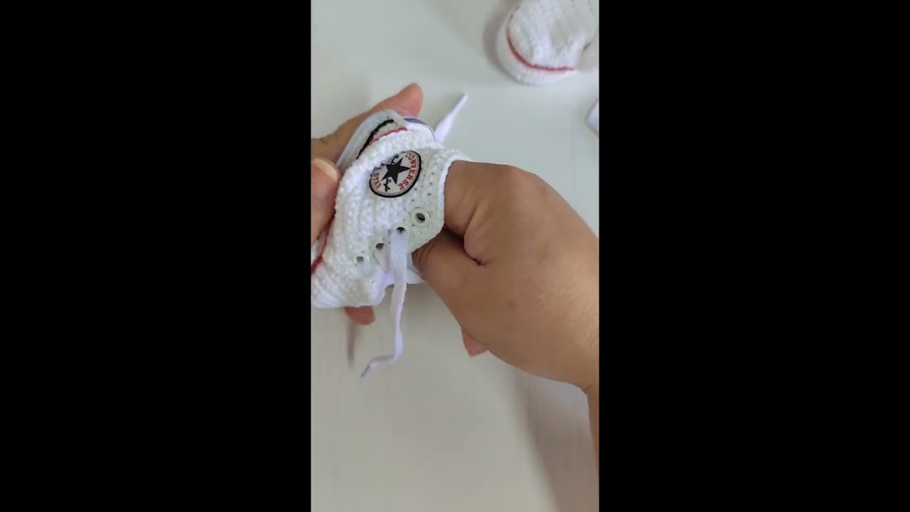TUTORIAL DE COMO COLOCAR ILHÓS E EMBLEMA. NA BOTINHA TIPO ALL STAR BABY.