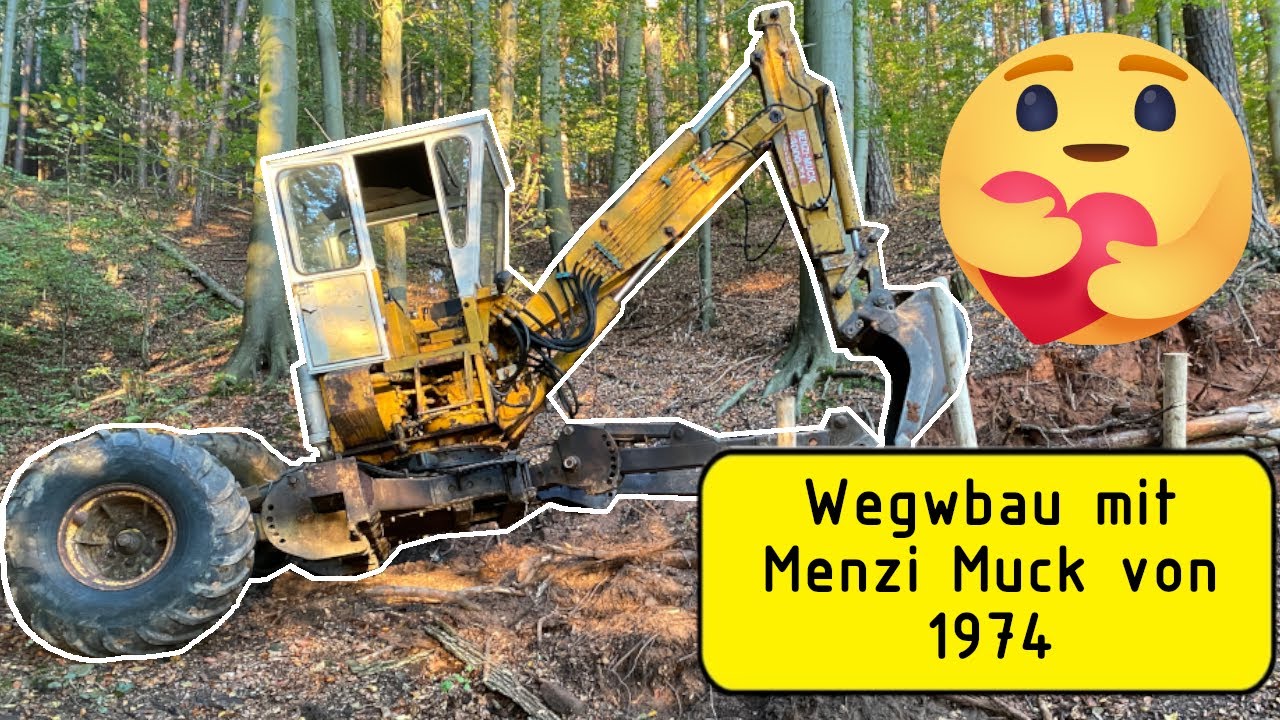Wegebau mit Schreitbagger Menzi-Muck 300 T1A. Der Waldweg wird gebaggert.