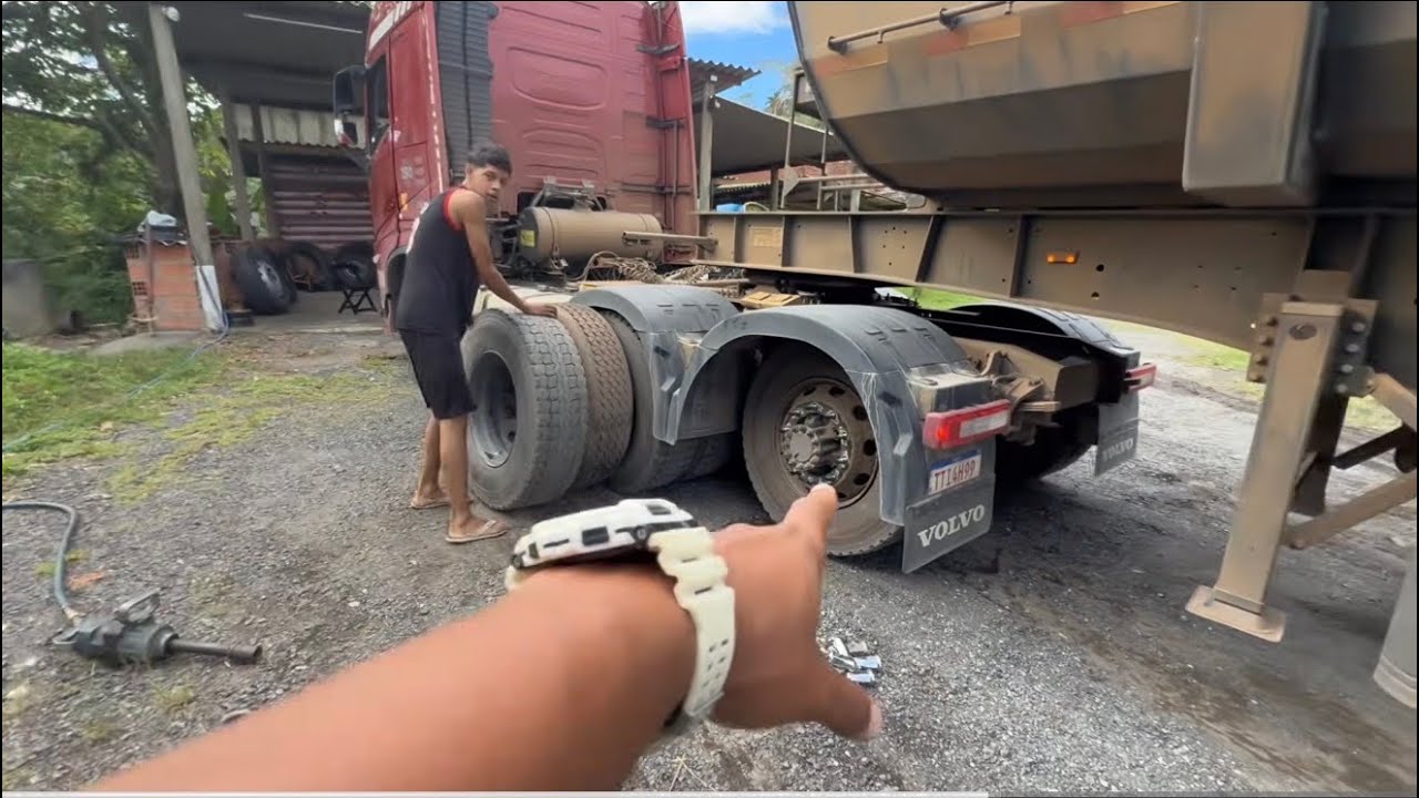 O pneu furou comigo na viagem de volta do Paraná 