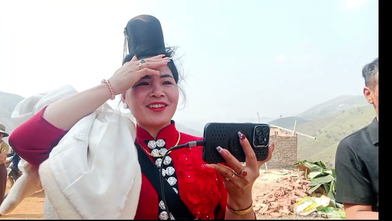 Cháu mừng nhà mới chị chơ bà cháu Đức pi nong ới 