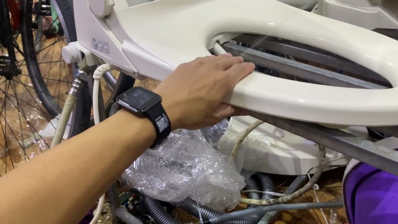 Nắp bệt toto tcf426 khiển rời giá 4 triệu ạ