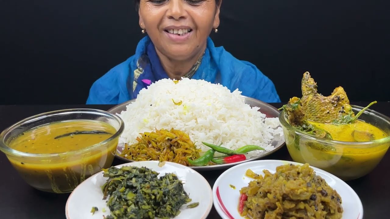 COMFORTFOOD, BIGBITES, EATING RICE WITH SAPLAR SAL, TELAPIA MACHER PATLA JHOL, CHALKUMRO GHONTO।।