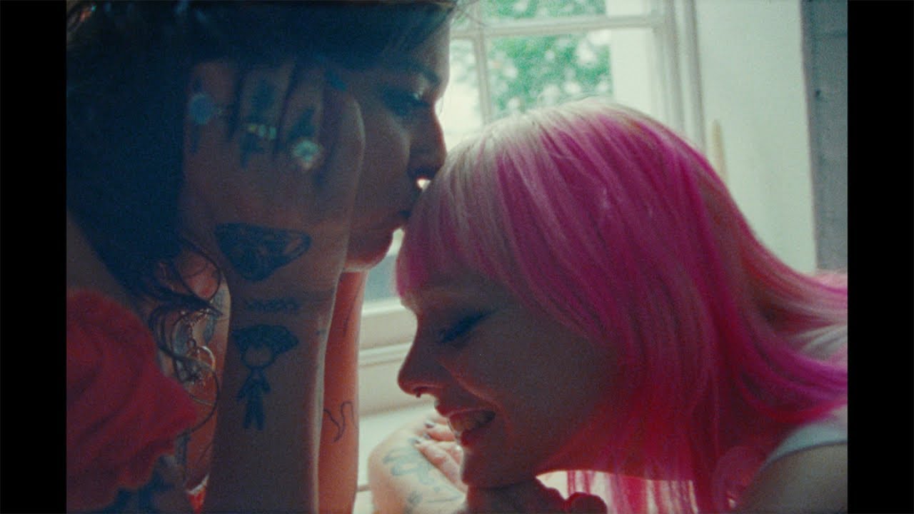girli - Nothing Hurts Like a Girl (Official Music Video)