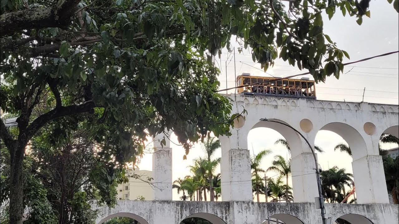 Saiba todos os detalhes sobre como ir ao Bondinho de Santa Teresa no Rio. 🚋