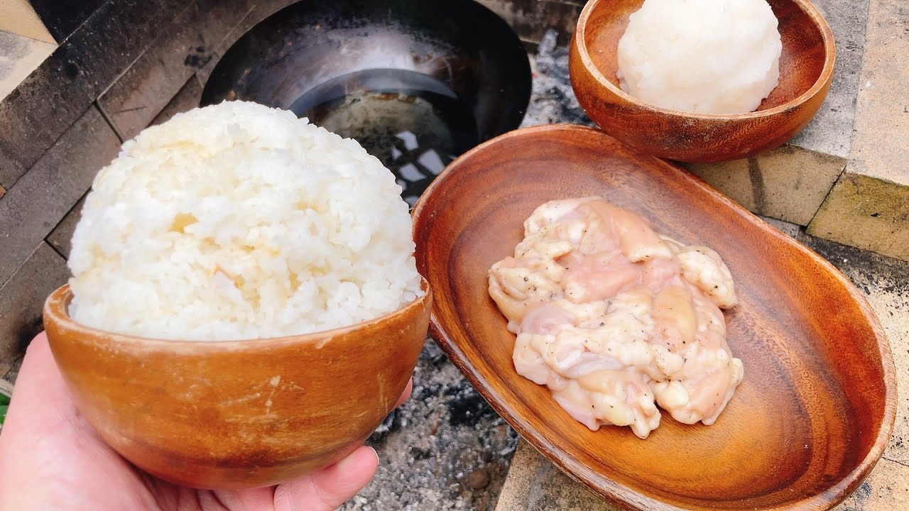 ホルモンを油にぶち込んでおろしポン酢と爆盛りマンガ飯を爆食いする動画