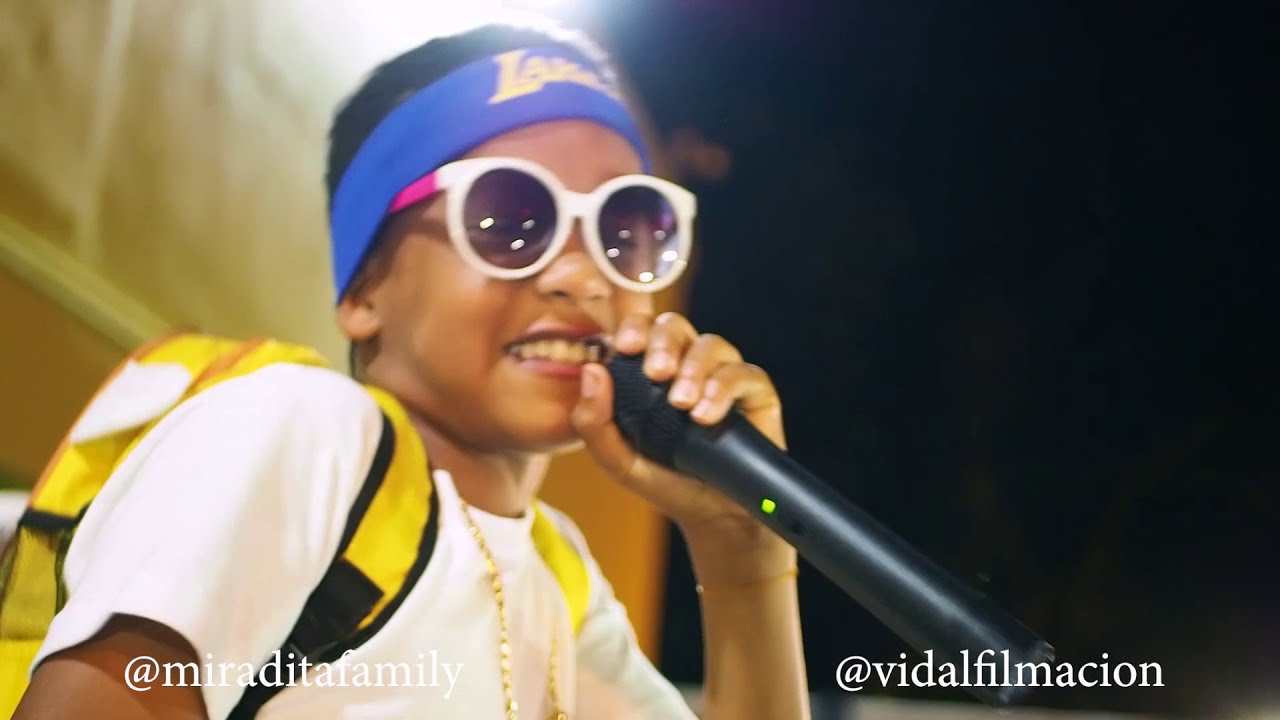 Miradita Family- En Vivo Rompiendo Tarima