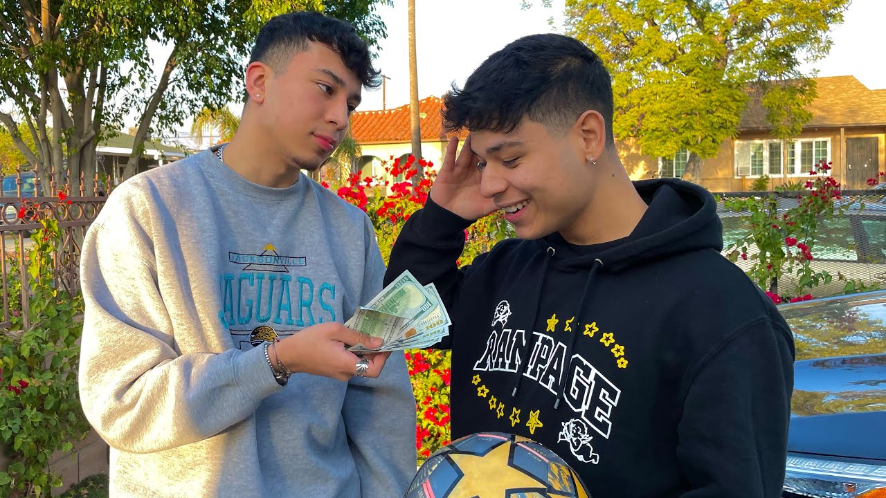 GIVING STRANGERS MONEY FOR SOCCER CHALLENGES!!!