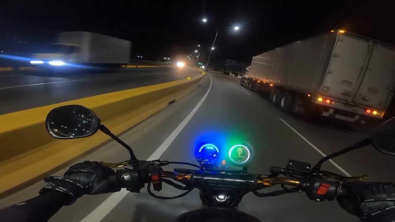 Caracas de Noche en Moto Bera SBR 150