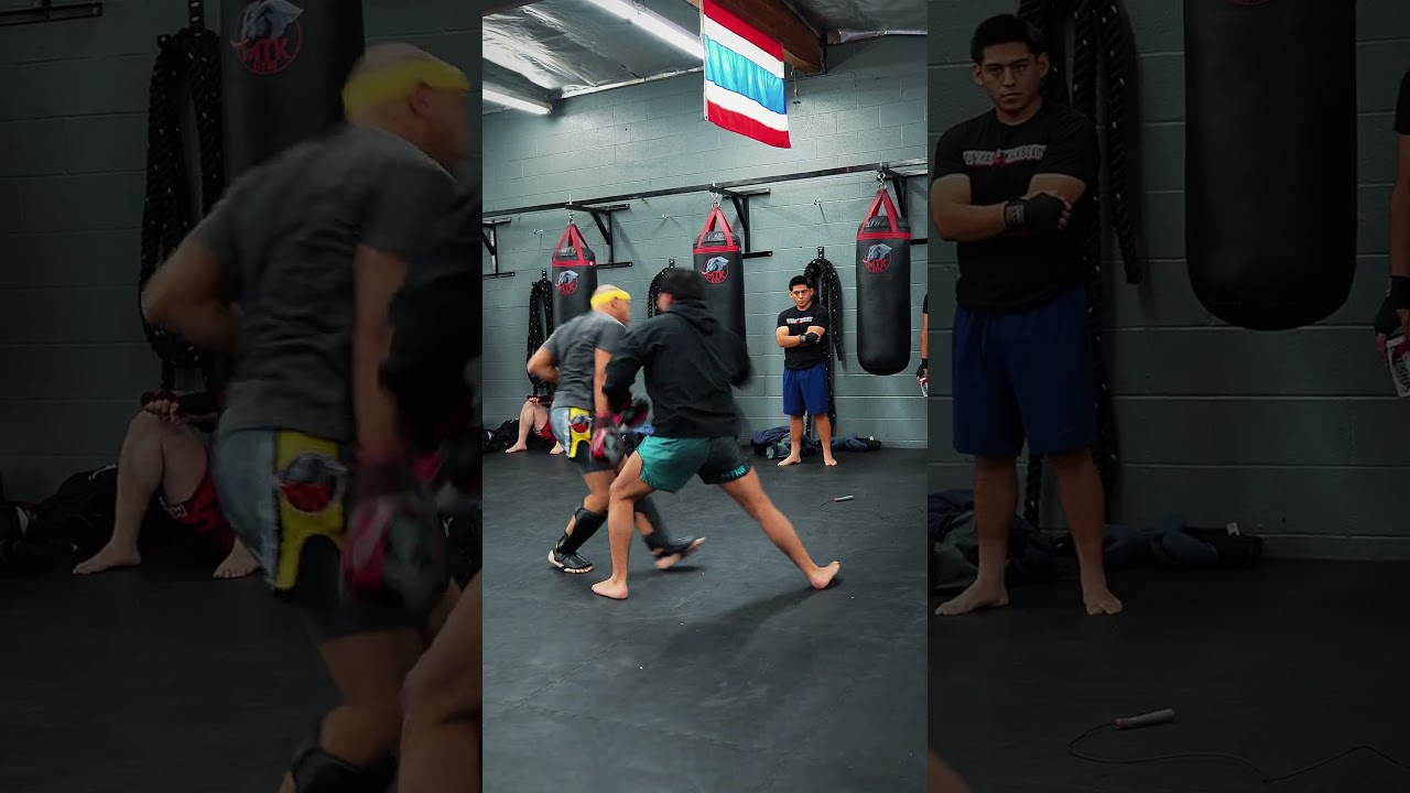 Old man strength vs Young man energy!😂 #boxing #muaythai #foryou #mma