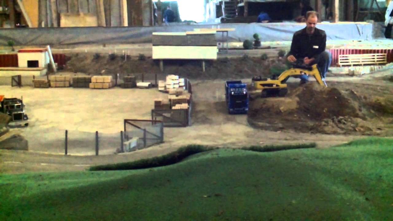 RC Lorries, Loading dirt.