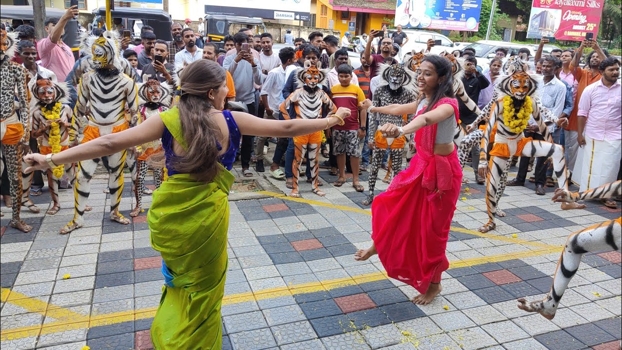 ಹೆಣ್ಣು ಹುಲಿಗಳ ಅಬ್ಬರದ ಕುಣಿತ 🔥|Tiger DanceBy Udupi Girls @SuchithraANitte #tigerdance #ashtami #udupi