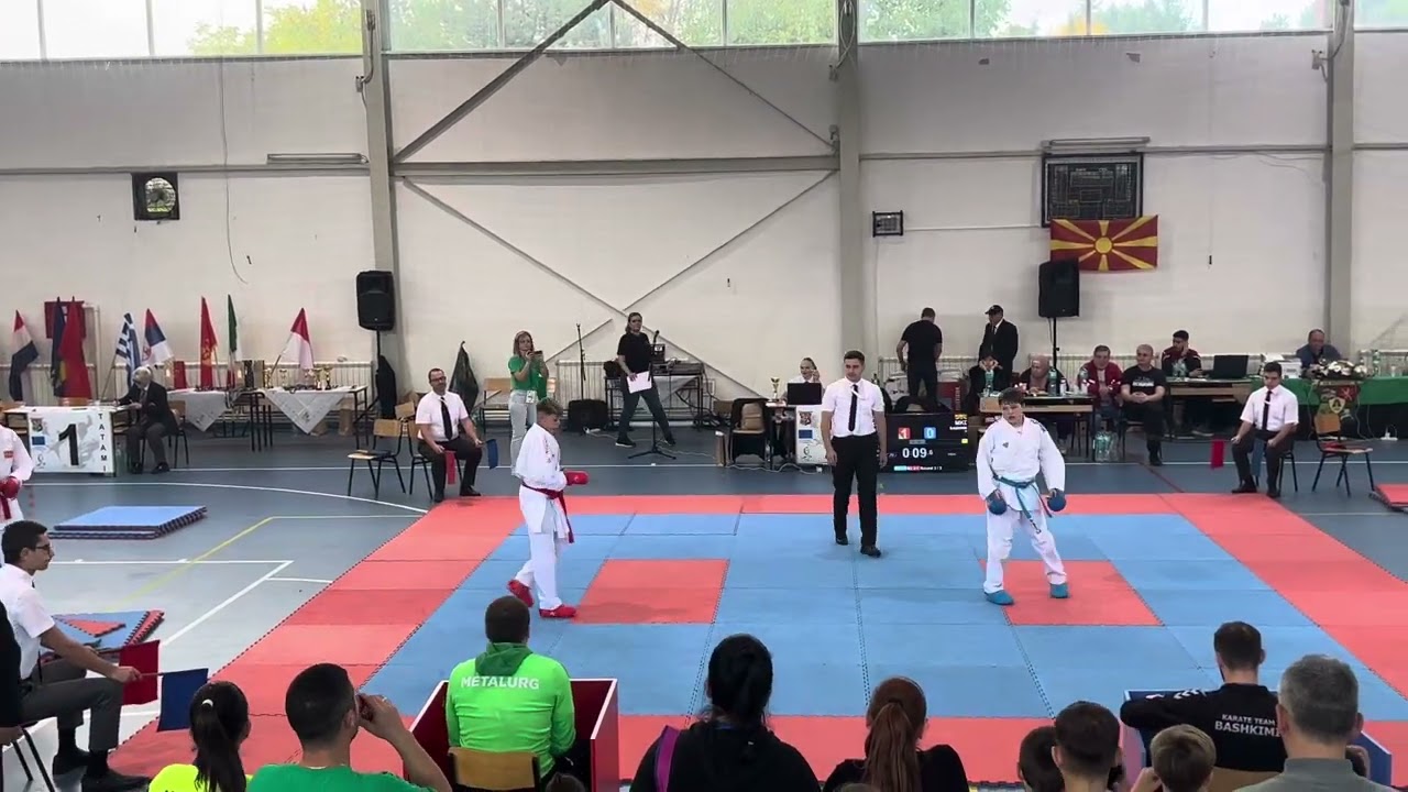 Arbër Pajaziti me brezin e kaltër, në garat e Metalurgut në Shkup