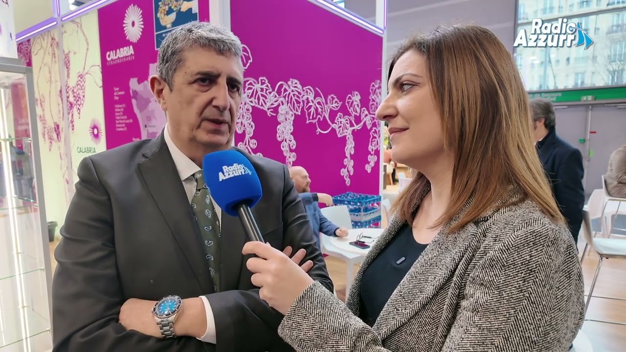 Ministro Lollobrigida tra le cantine della Calabria Straordinaria al WineParis 2026