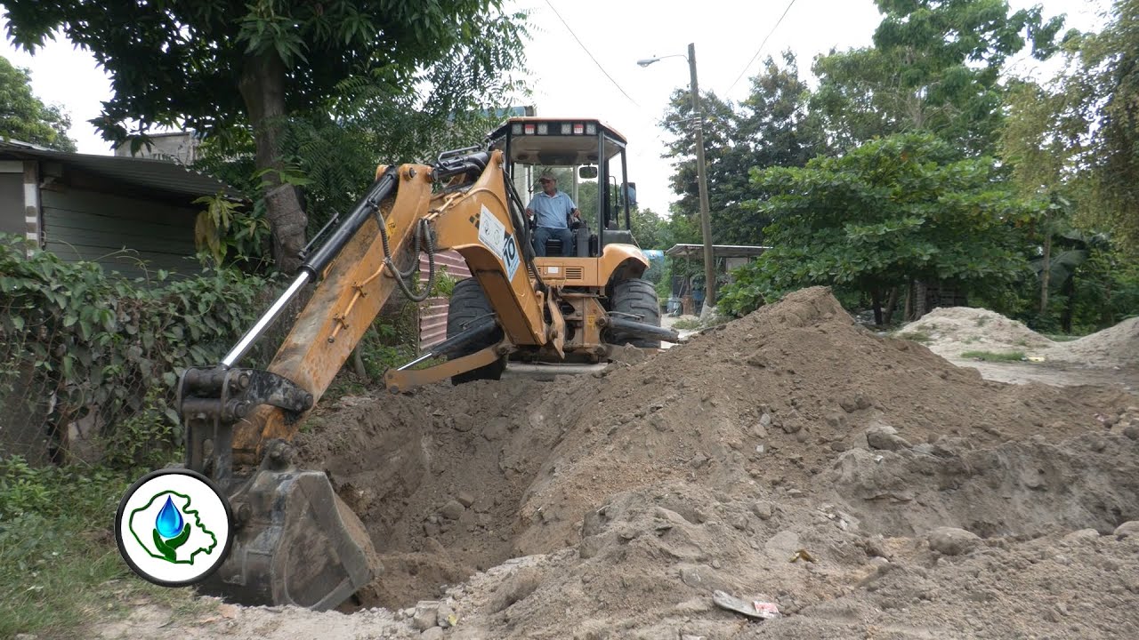 En la colonia Anexos Los Cocos se lleva a cabo el mejoramiento de la red de agua potable.