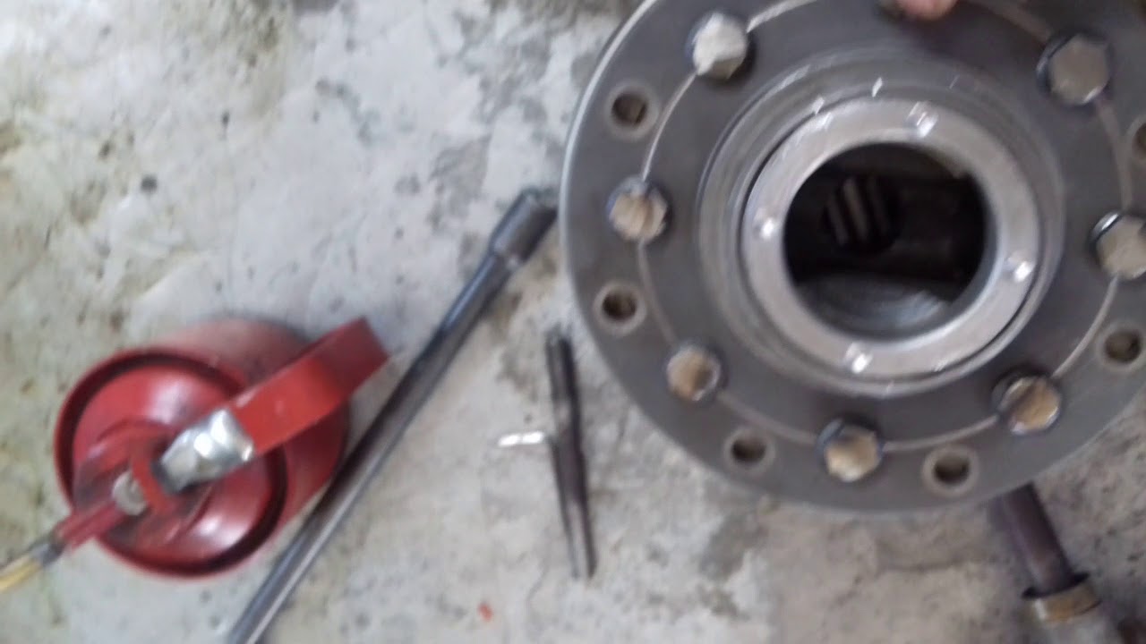 COLOCANDO A COROA E O PINHÃO DA KOMBI NO CÂMBIO DE FUSCA!