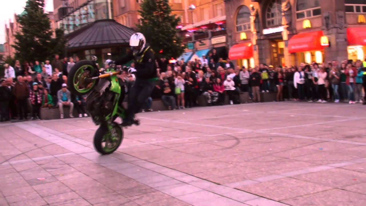 Flash Mob Stuntshow in Vaasa by David Hjulfors