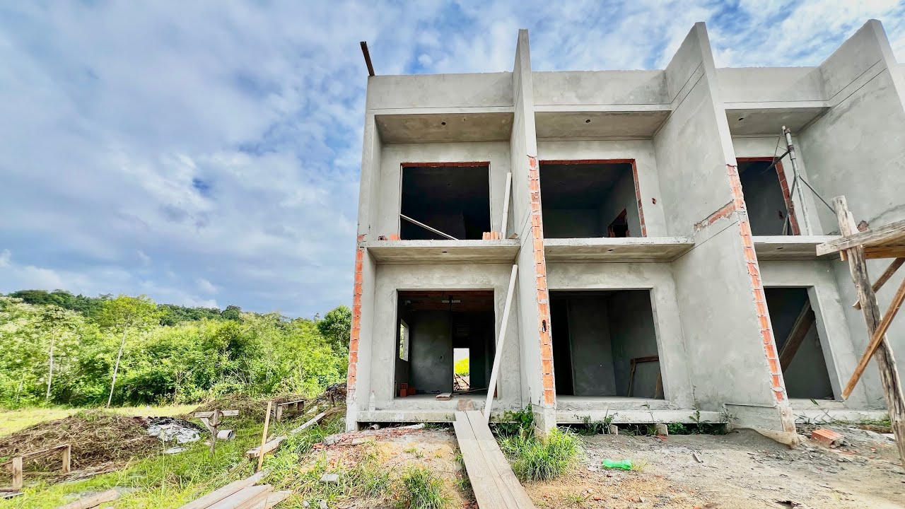 Sobrado 2 suítes com passagem lateral, no bairro Itoupava Central próximo ao aeroporto em Blumenau!