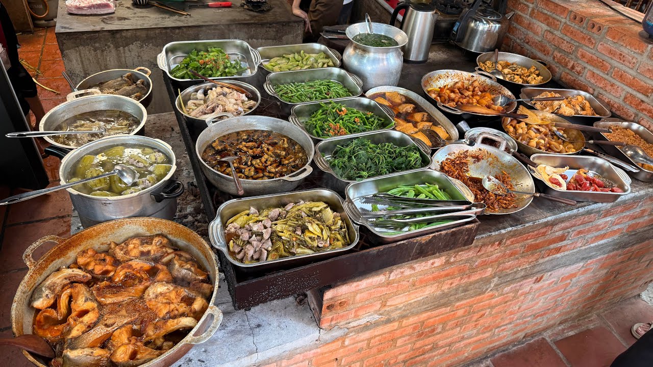 Tiệm ăn độc lạ b&agrave;y hết đồ tr&ecirc;n gi&agrave;n lửa như hun kh&oacute;i