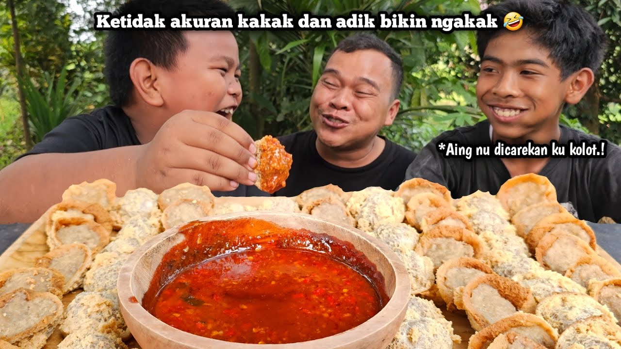 Adik kakak ga akur ! Mukbang tahu walik cocol sambel topokki, kriuk banget, edisi ngocok perut 🤣