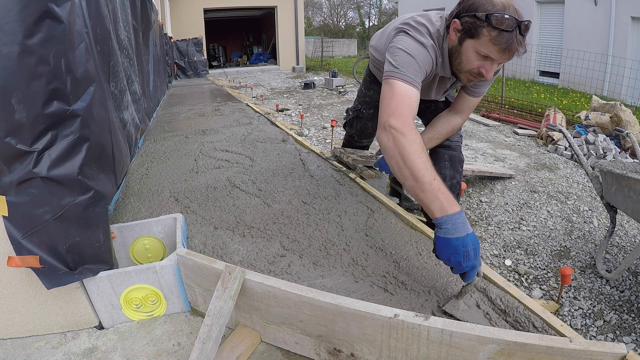Terrasse et trottoir en béton d'une maison : coulage BÉTON trottoir 3 en période de GEL 9 LUMY 89