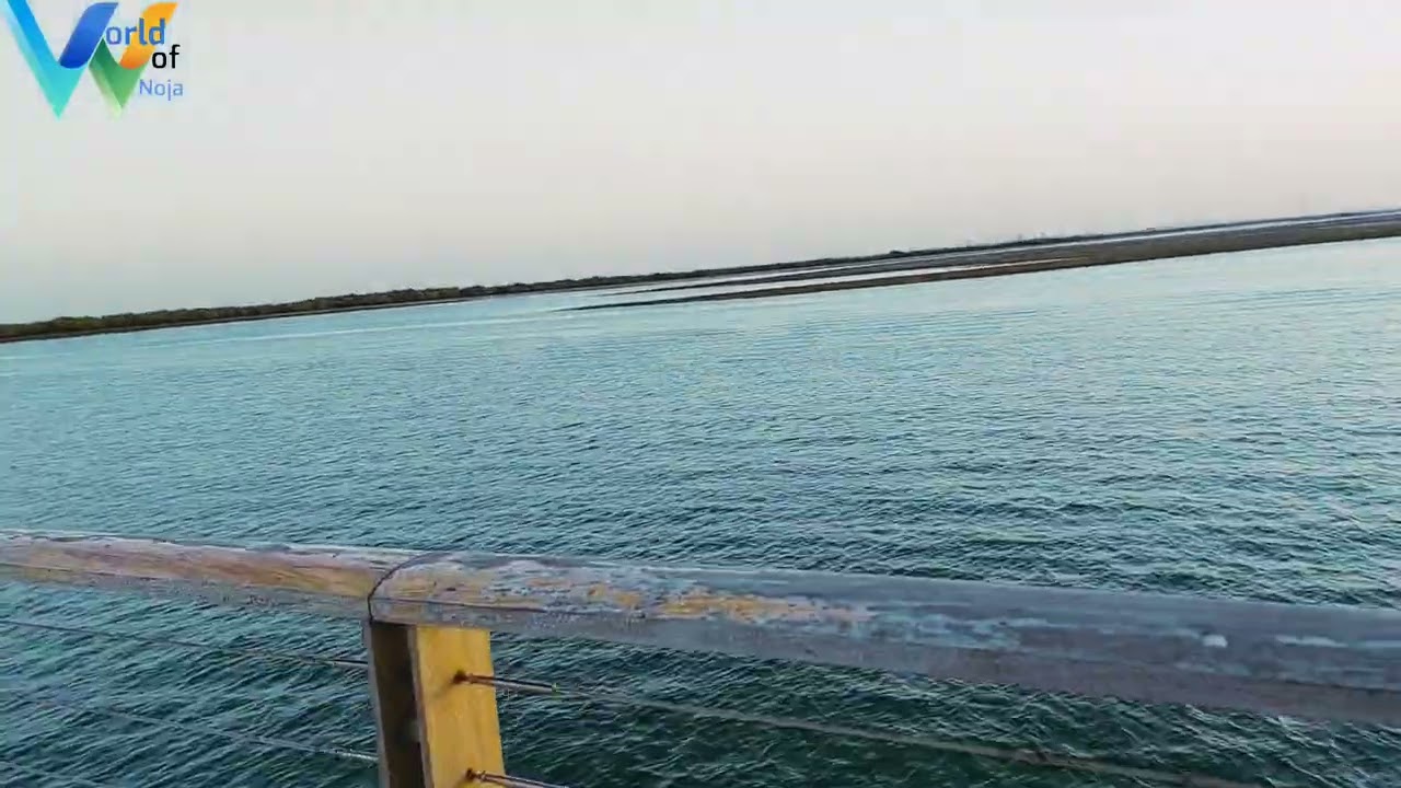 الجهة الثانية لواجهة الخور المائية في أم القيوين موقع استراتيجي مطل على الجزر الطبيعية وأشجار القرم