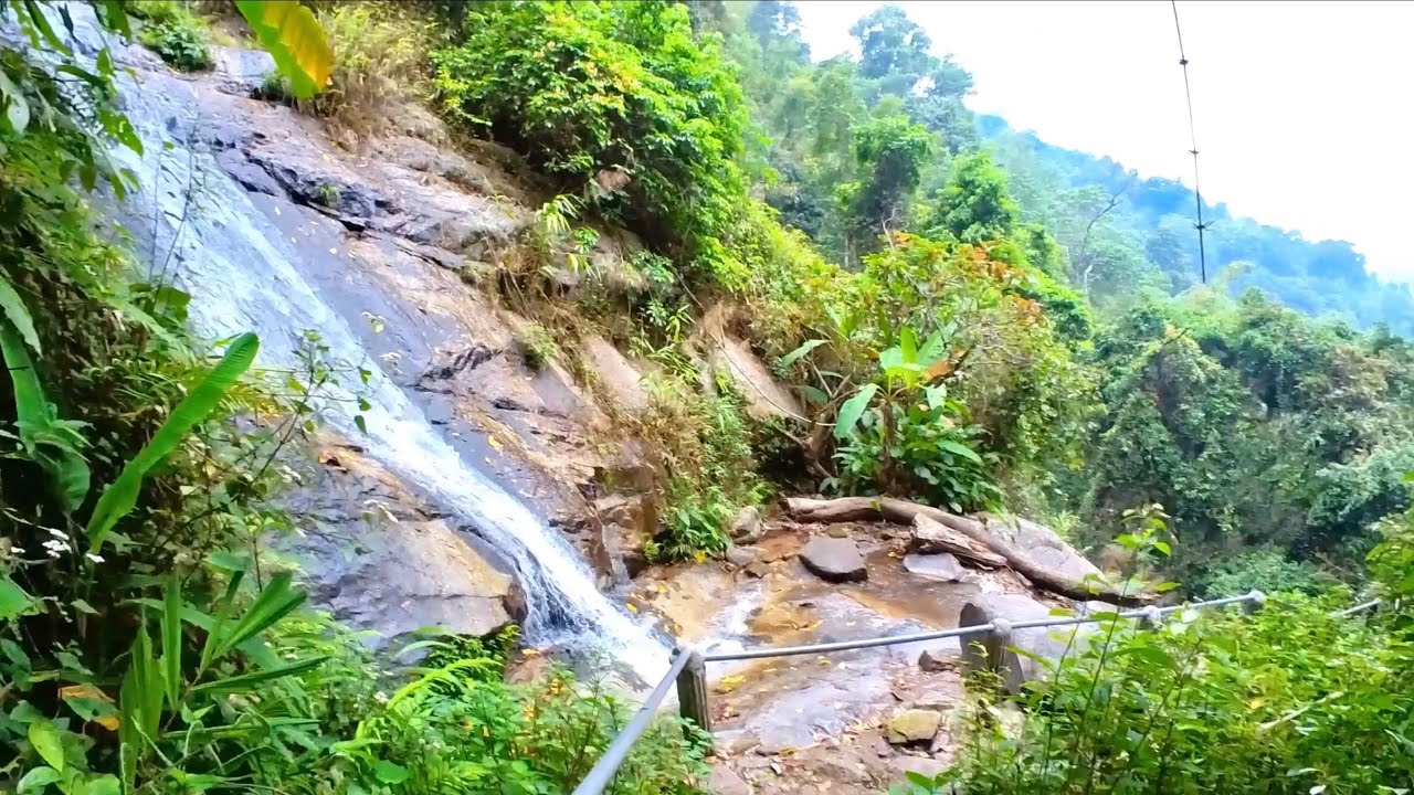 Mae Kampong Waterfall short hike