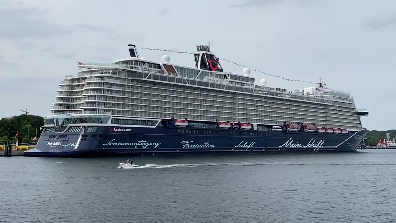 TUI MEIN SCHIFF 1 в KIEL на круизном терминале Ostseekai