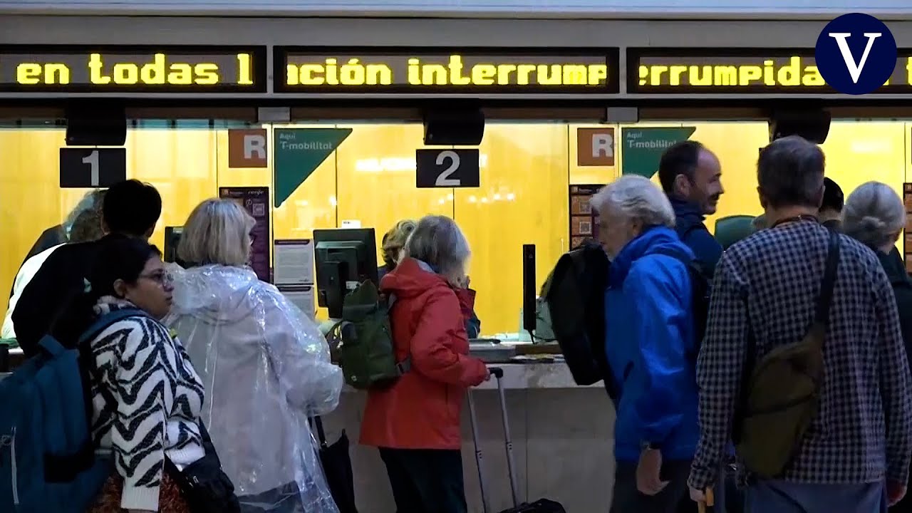 Una lluvia torrencial deja a Catalunya sin trenes, inunda carreteras y amenaza a los ríos