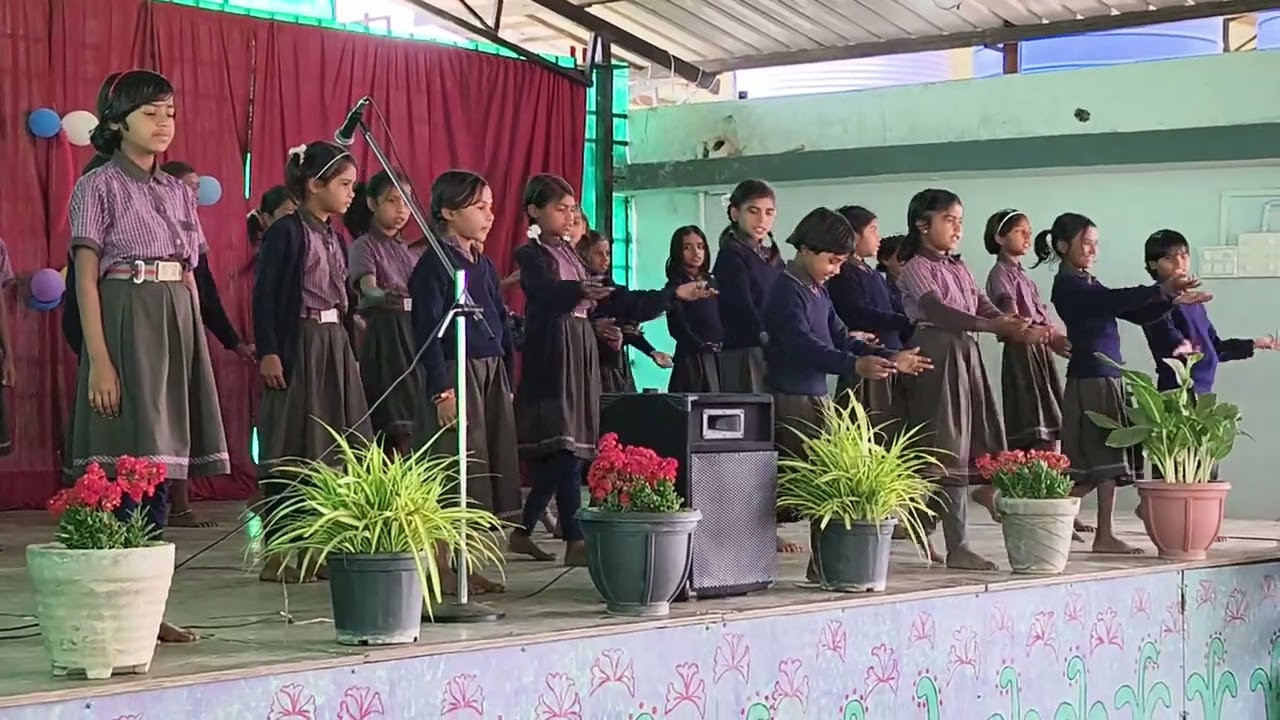ठंडी ठंडी हवा में पीपल की छांव में/ हॉस्टल बच्चों द्वारा प्रस्तुति 