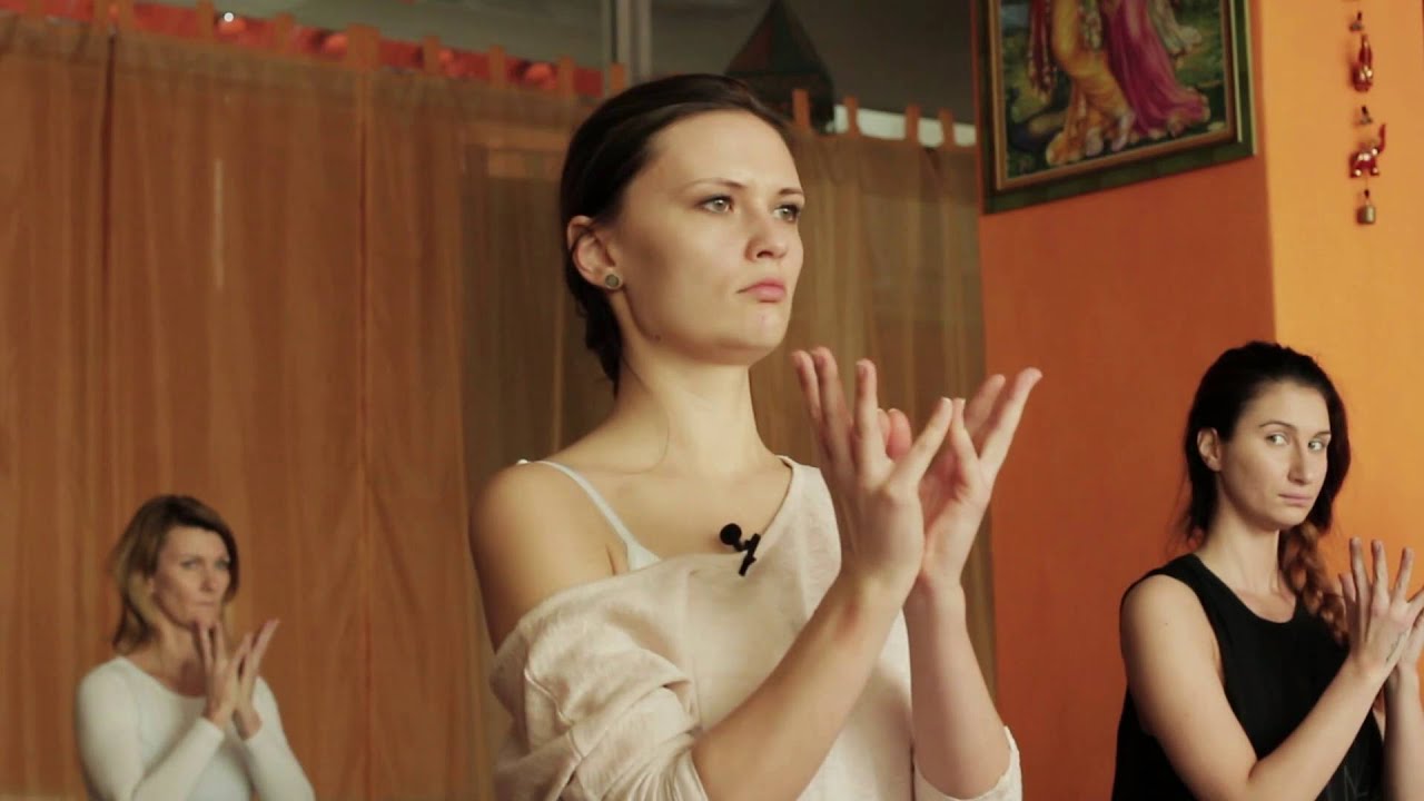 Tutorial s Michaelou: Fredy Ayisi ti ukáže, ako správne cvičiť jogu