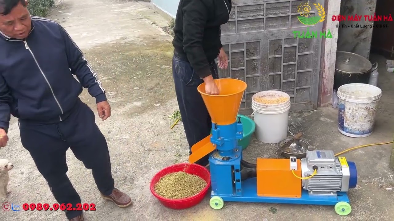 Bàn giao máy cho khách và hướng dẫn khách ép thử máy