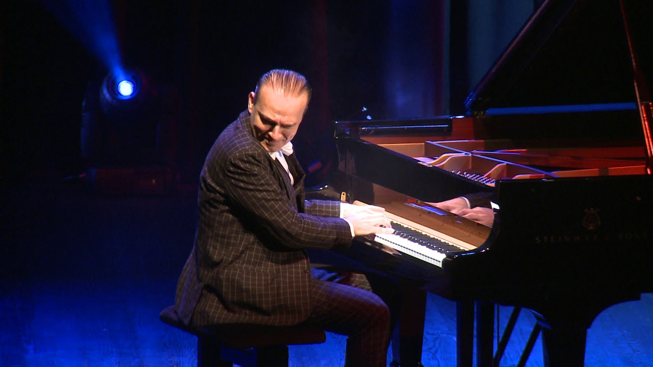 Fabrice Eulry et son piano, lequel est le plus fou ?
