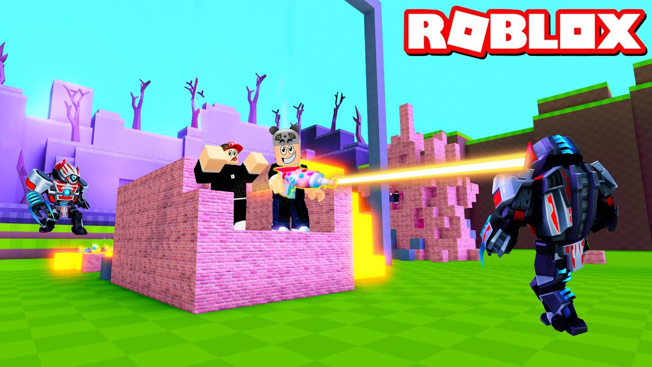 En Güçlü Tabancayı Aldım!! Canavarlara Karşı Kendini Savun - Panda ile Roblox Build and Survive!