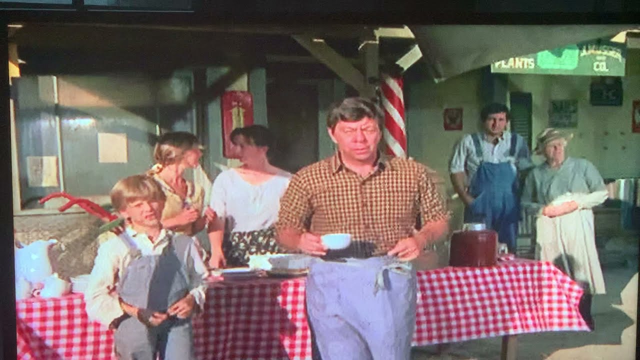 The Waltons ~ Reverend and Grandpa get drunk 🥴 with the Baldwin ladies. Daddy is understanding❤️