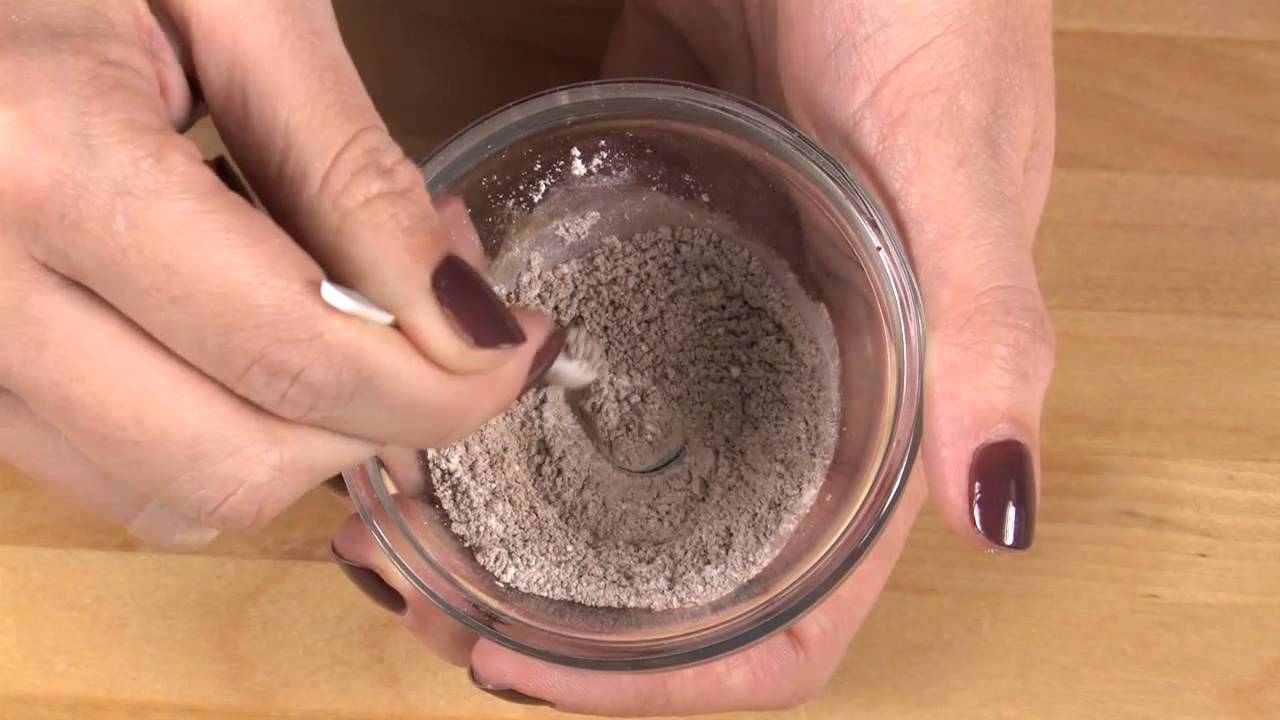 How to Make Mineral Makeup Eyeshadow and Eyeliner | Bramble Berry