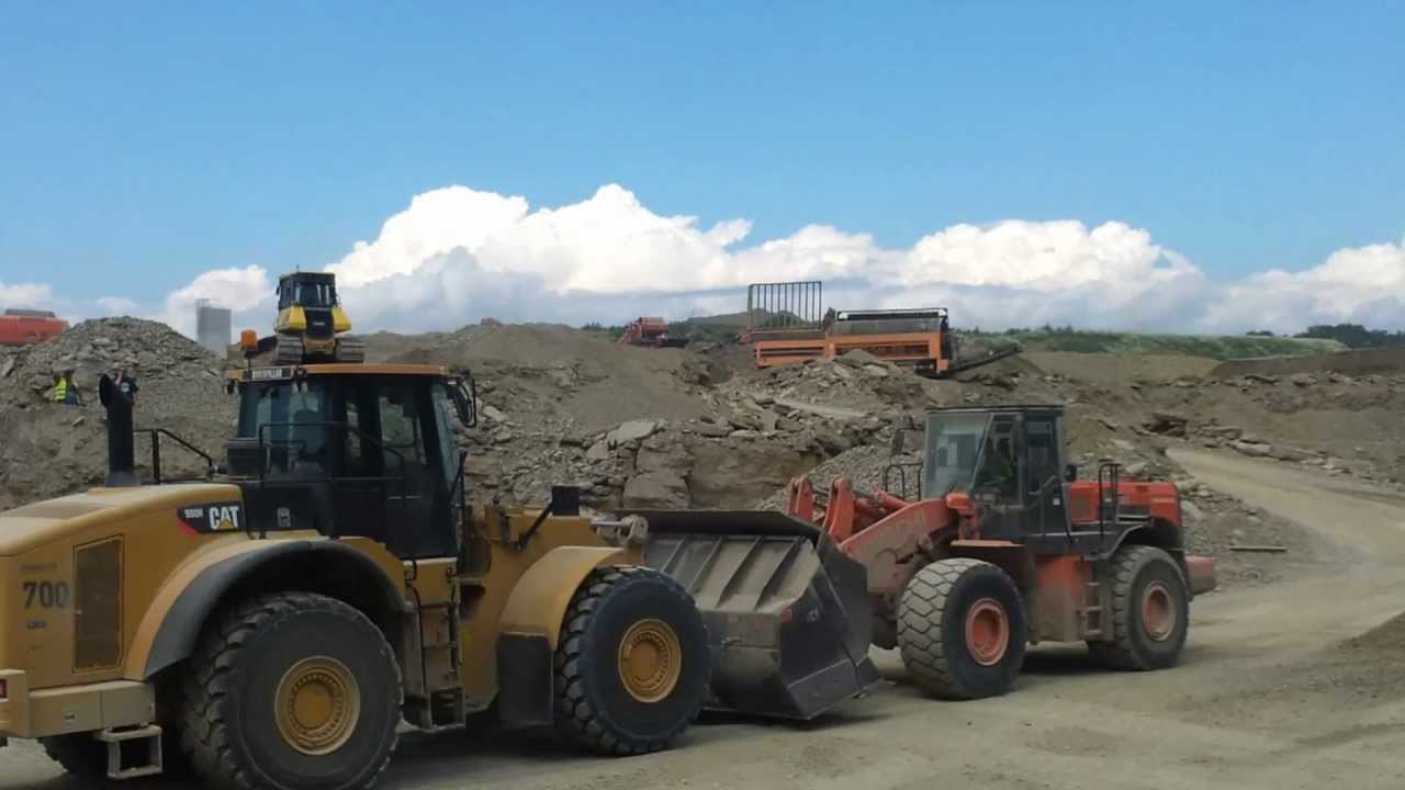 Hitachi ZW330 vs Cat 980