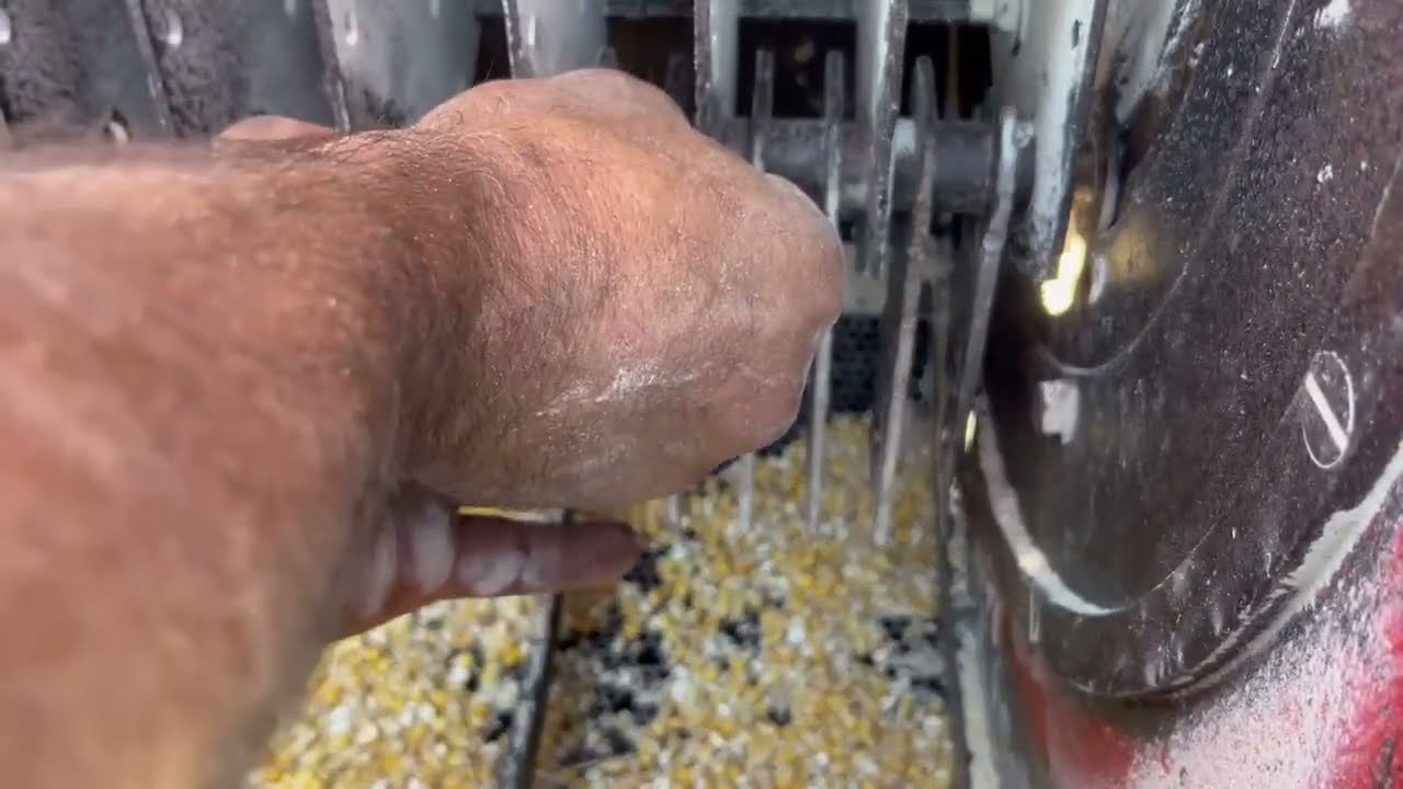 Replacing the hammers on Gehl 95MX Grain Mill