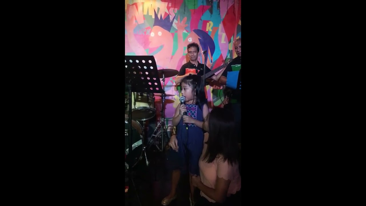 Katie (daughter of Miss Katrina Halili) singing 
