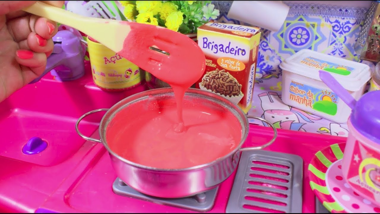 BOLO DE BRIGADEIRO E CREME DE MORANGO