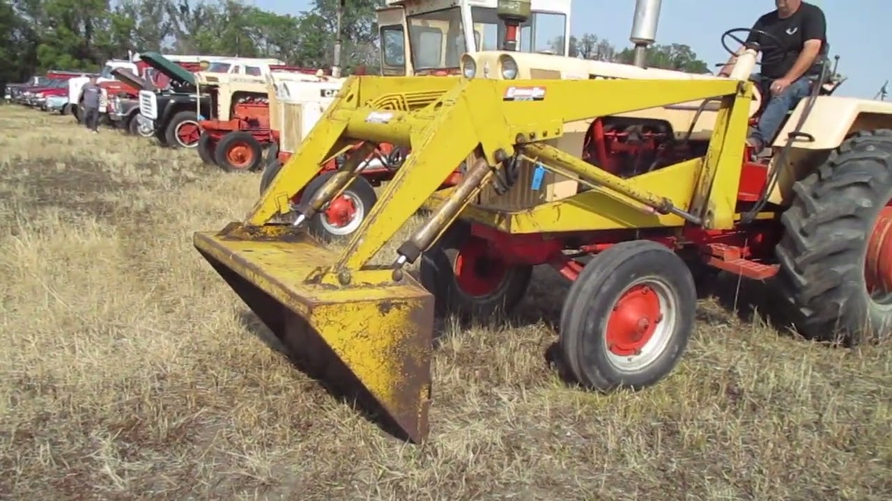 October 14th Auction Lot # 8 - Case 830 Comfort King Tractor 2WD Gas Engine, No Cab, Showing 4493Hrs