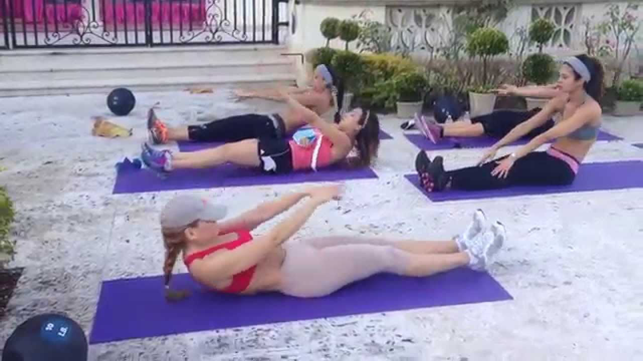 Entrenamiento de abdominales de Claudia Molina a las 6 finalistas de Nuestra Belleza Latina 2014!