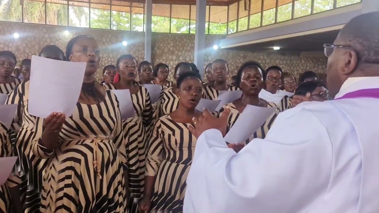 #SUNDAYSERVICES : Kwaya ya Bethania wakihudumu katika ibada ya Juma pili
